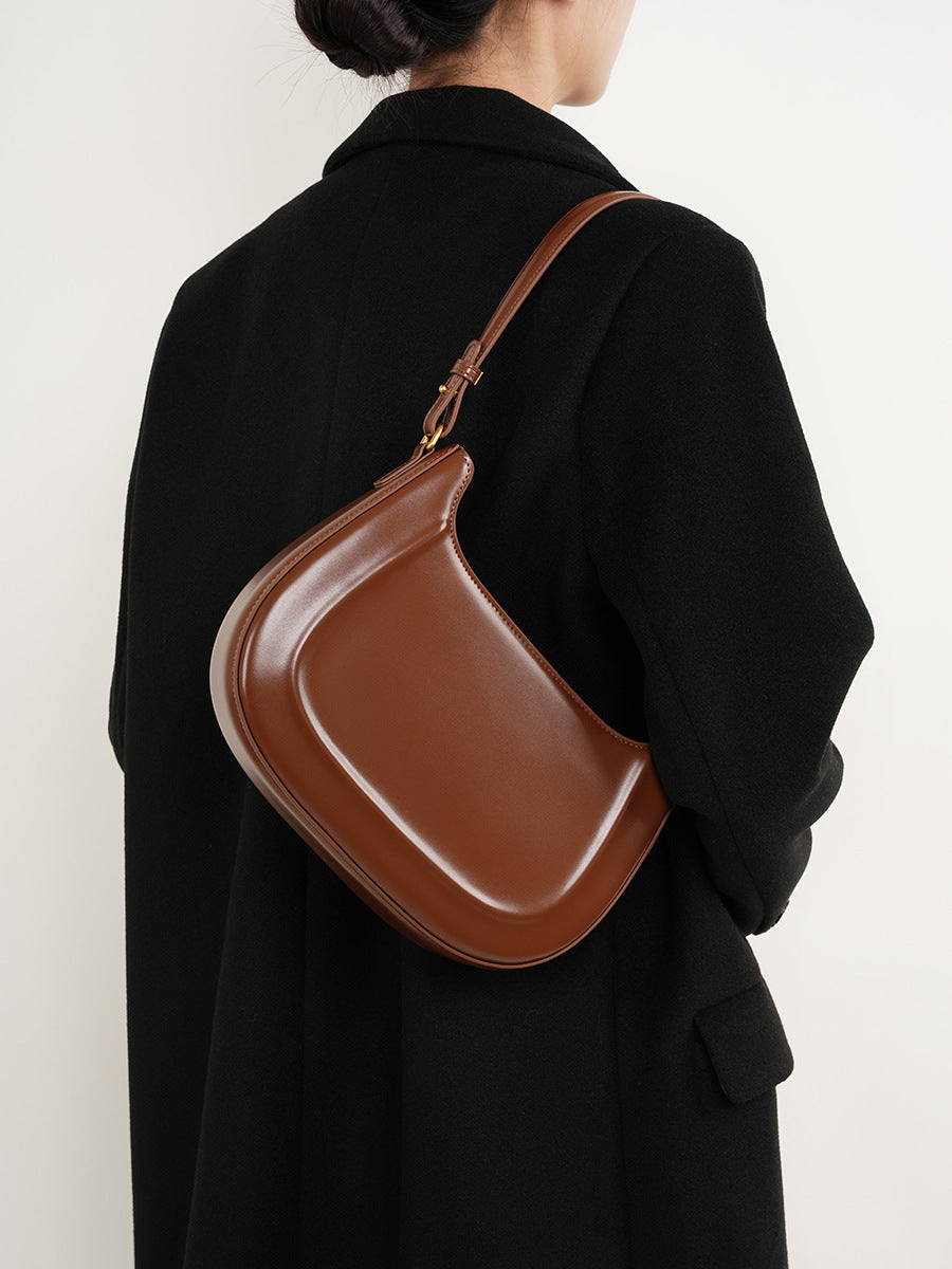 Velvet Season – Glossy Leather Saddle Bag for Elegant Days