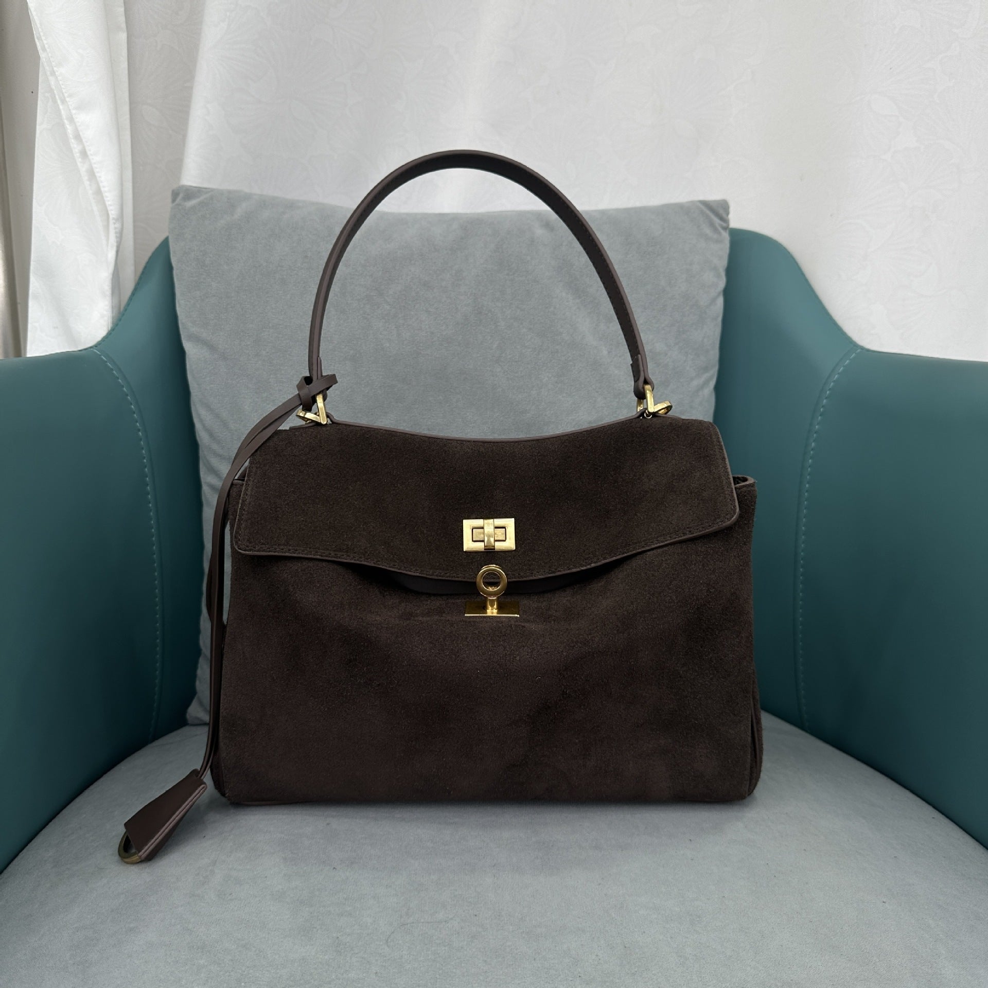 Cardigan Season – Vintage Leather Satchel for the Driven Girl