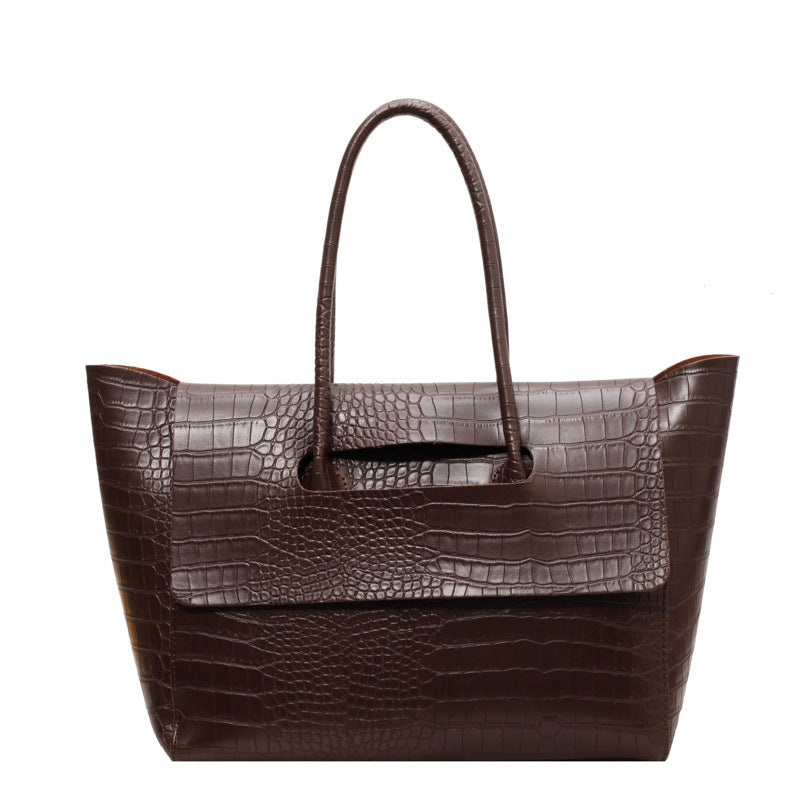 Manhattan Mornings – Big City Shoulder Leather Tote with Minimal Lines